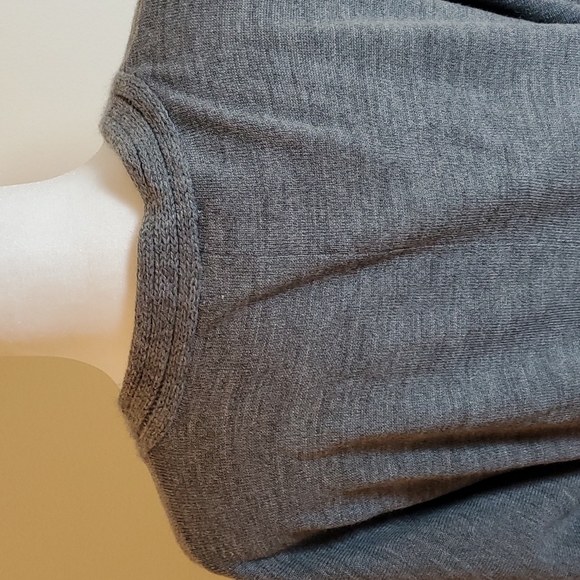 New York & Co. gray v neck sweater size medium - Picture 5 of 8
